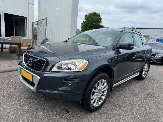 Schadeauto Volvo Xc-60 2.4 AUTOMAAT D5 AWD Momentum 2009/1