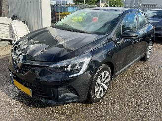 Damaged car Renault Clio 1.0 TCe 90 Equilibre 2022/10