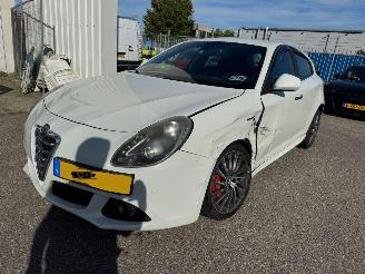 krockskadad bil auto Alfa Romeo Giulietta Giulietta 1.4 T Distinctive 2011/1