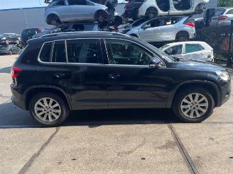Salvage car Volkswagen Tiguan Tiguan (5N1/2), SUV, 2007 / 2018 2.0 TSI 16V 4Motion 2009/4