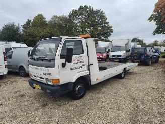 krockskadad bil bedrijf Nissan Cabstar CABSTAR OPRIJWAGEN MTM 3500 KG !!! 1999/10