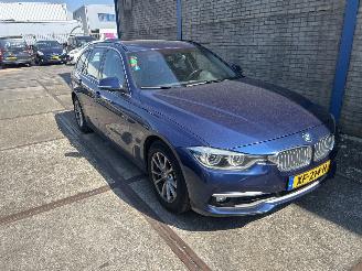 Schadeauto BMW 3-serie 320 I LUXURY EDITION 2019/1