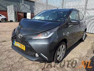 Salvage car Toyota Aygo Aygo (B40), Hatchback, 2014 1.0 12V VVT-i 2015/12
