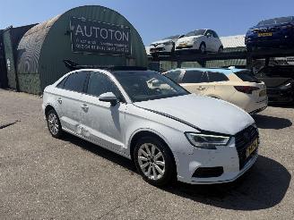 Schadeauto Audi A3 1.5 TFSI 110KW Pano Navi Clima Led Sedan 2017/10
