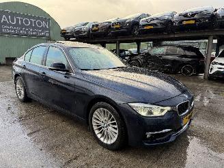 krockskadad bil auto BMW 3-serie 330e 135KW Autom. High Executive Schuifdak Clima Navi HUD 2016/6