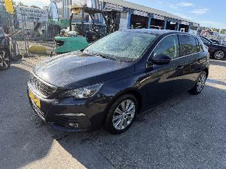 krockskadad bil auto Peugeot 308 1.2 96KW Autom. Pano Clima Navi Blue Lease Premium 5-Drs NAP 2018/5