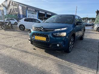 krockskadad bil auto Citroën C4 cactus 1.2 81KW Feel Clima Navi Led NAP 2019/1
