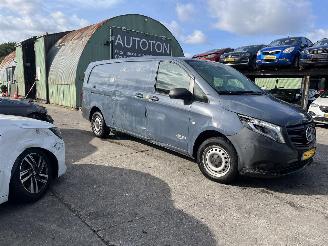 Vaurioauto  commercial vehicles Mercedes Vito 114 CDI Extra lang Autom. Clima Navi 2022/9