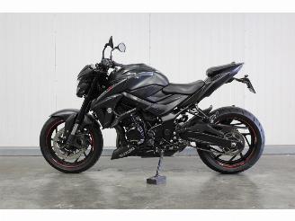 krockskadad bil motor Suzuki  GSX-S 750 2020