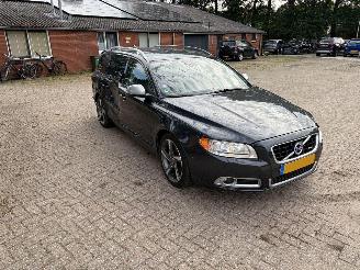 Volvo V-70 gereserveerd picture 2