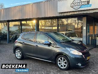 Unfallwagen Peugeot 208 1.2 PureTech Style Navi Climate Cruise PDC 2014/12