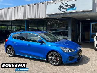 Damaged car Ford Focus 1.0 EcoBoost Hybrid ST Line Stoel/Stuurverwaming Climate Navigatie Camera 2021/10