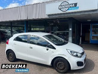 Unfallwagen Kia Rio 1.2 CVVT Comfort Pack Navi Airco Cruise 2013/8