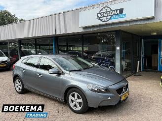 Damaged car Volvo V-40 2.0 T2 Nordic Navigatie Cruise Climate PDC 2018/3
