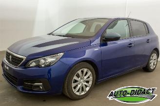 Vaurioauto  passenger cars Peugeot 308 1.2 Style Clima Navi 2018/6