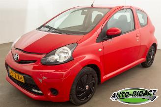 krockskadad bil auto Toyota Aygo 1.0 VVT-i Airco 79.200 km Comfort 2013/3