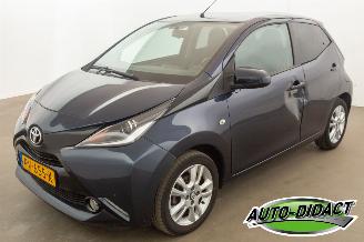 uszkodzony samochody osobowe Toyota Aygo 1.0 X-Joy Navi Camera Clima VVT-i 2017/9