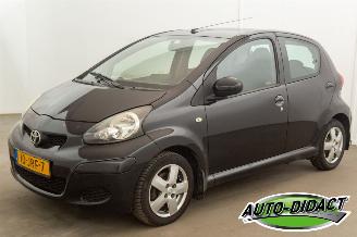 Vaurioauto  passenger cars Toyota Aygo 1.0-12V Automaat Airco Comfort 2009/8