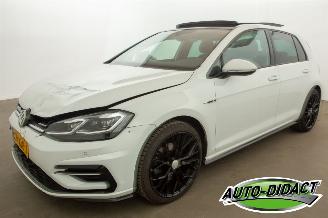 damaged passenger cars Volkswagen Golf 1.5 TSI Automaat Pano Digi Dash Navi Clima Business R Highline 2019/2