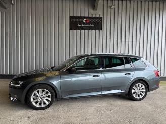 Schadeauto Skoda Superb Combi Ambition DSG / Panorama 2018/8