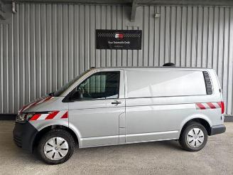 krockskadad bil auto Volkswagen Transporter  2024/1
