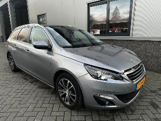 Auto incidentate Peugeot 308 1.2 PureTech Allure Automaat 2017/4