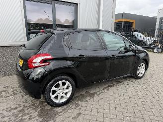 Peugeot 208 1.2 PureTech Style picture 7