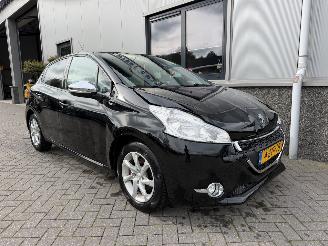 Schadeauto Peugeot 208 1.2 PureTech Style 2015/3