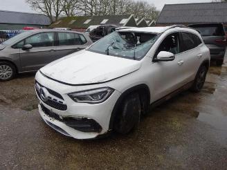Sloopauto Mercedes GLA GLA (H247), SUV, 2020 1.3 200 Turbo 16V 2021/1