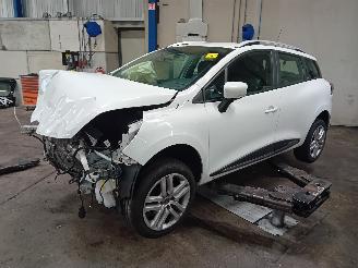 Autoverwertung Renault Clio Clio IV Estate/Grandtour (7R) Combi 5-drs 0.9 Energy TCE 90 12V (H4B-4=
08(H4B-B4)) [66kW]  (01-2013/08-2021) 2019