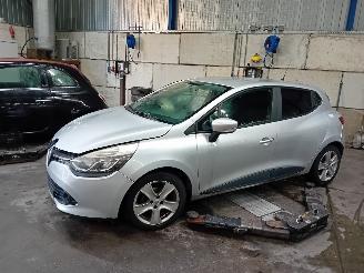 Autoverwertung Renault Clio Clio IV (5R) Hatchback 5-drs 0.9 Energy TCE 90 12V (H4B-400(H4B-A4)) [=
66kW]  (11-2012/08-2021) 2013/6