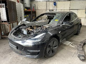 demontáž osobní automobily Tesla Model 3 Model 3 Sedan Long Range AWD 75 kWh (3D5) [258kW]  (06-2018/...) 2019/3
