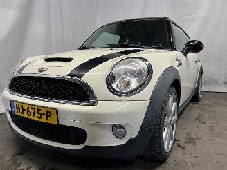 Damaged car Mini Clubman Clubman (R55) Combi 1.6 16V Cooper S (N14-B16A) [128kW]  (08-2007/07-2=
010) 2009/2