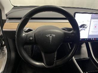 Tesla Model 3 Model 3 Sedan Long Range AWD 75 kWh (3D5) [258kW]  (06-2018/...) picture 19