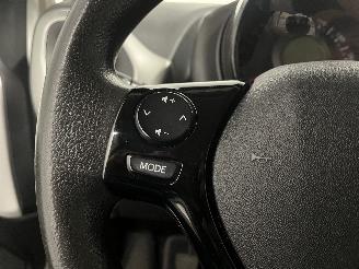 Peugeot 108 108 Hatchback 1.0 12V (1KRFE(CFB)) [51kW]  (05-2014/...) picture 27
