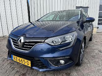 Voiture accidenté Renault Mégane Megane IV Estate (RFBK) Combi 5-drs 1.2 Energy TCE 130 (H5F-408(H5F-F4=
)) [97kW]  (04-2016/...) 2018/2