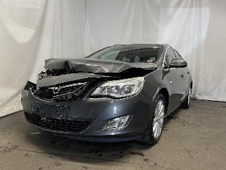 Voiture accidenté Opel Astra Astra J Sports Tourer (PD8/PE8/PF8) Combi 1.4 Turbo 16V (A14NET(Euro 5=
)) [103kW]  (10-2010/10-2015) 2012/8