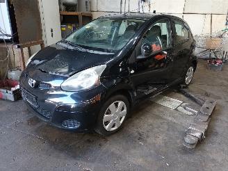 rozbiórka samochody osobowe Toyota Aygo Aygo (B10) Hatchback 1.0 12V VVT-i (1KR-FE) [50kW]  (07-2005/05-2014) 2011/11