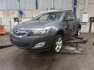 Coche siniestrado Opel Astra Astra J (PC6/PD6/PE6/PF6) Hatchback 5-drs 1.6 16V (B16XER(Euro 6)) [85=
kW]  (12-2009/10-2015) 2009/11