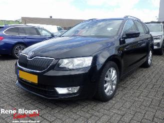 uszkodzony samochody osobowe Skoda Octavia Combi 1.6 TDI Greentech 110pk Ambition 2016/9