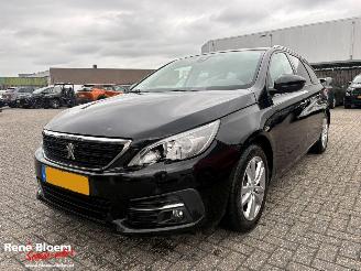 Vaurioauto  passenger cars Peugeot 308 1.2 Puretech Executive 2019/1