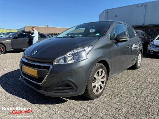 skadebil auto Peugeot 208 1.2 PureTech Active 82pk 2016/6