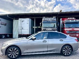 skadebil auto BMW 3-serie 320d 190pk aut + f1 xDrive High Exe sedan - schuifdak - harman/k - head up - keyless - 360cam - stuurverw 2020/3