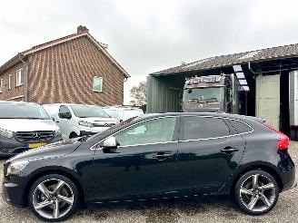 škoda osobní automobily Volvo V-40 2.0 D4 230pk 6-bak R-Design - xenon - getuned - leer - navi - stoelverw - lmv - memory pakket 2014/9