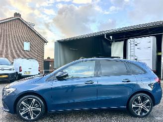 krockskadad bil auto Mercedes B-klasse 250e 163pk aut + f1 Lux Line - pano - nap - 1e eig - widescreen - sfeerverl - leer - memory l+r 2023/3