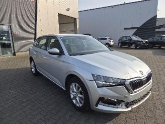 krockskadad bil auto Skoda Scala 1.5 TSi -110kw  Ambition 2021/6