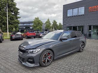 krockskadad bil auto BMW 3-serie M-SPORT / PANO / CAMERA / H.K AUDIO / DRAVITGRAU MET 2021/3