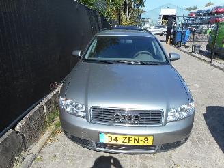 skadebil auto Audi A4 Avant 2.0 Benzine 2002/3
