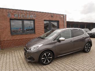 krockskadad bil auto Peugeot 208 TECH EDITION AUTOMAAT. 2019/1