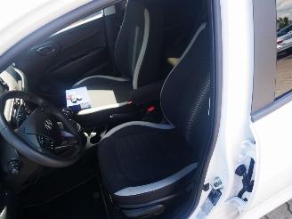 Hyundai I-10  picture 13